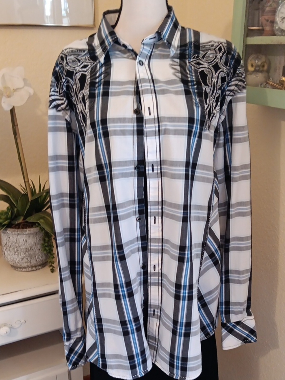 Roar. Calder.Men's White & Black Plaid Button-Up Shirt with Blue Accents